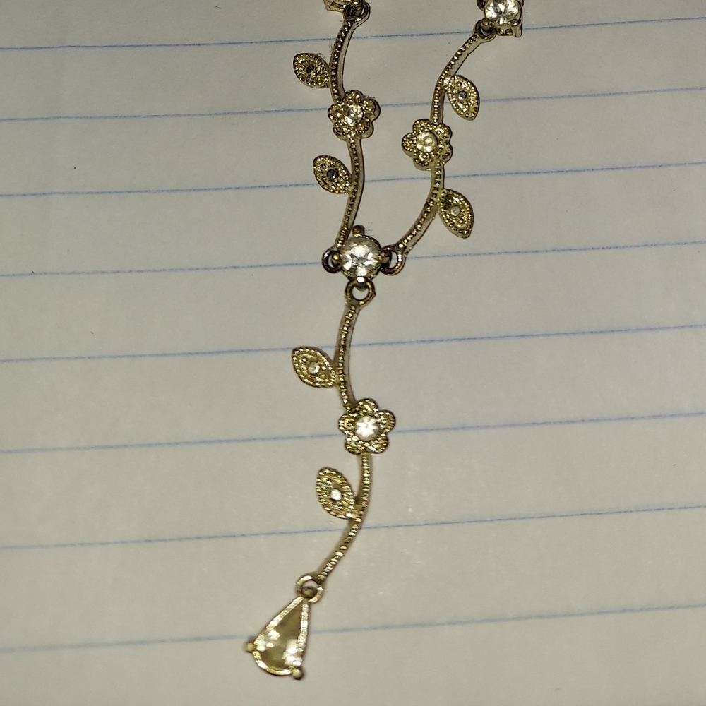Avon silver flower necklace